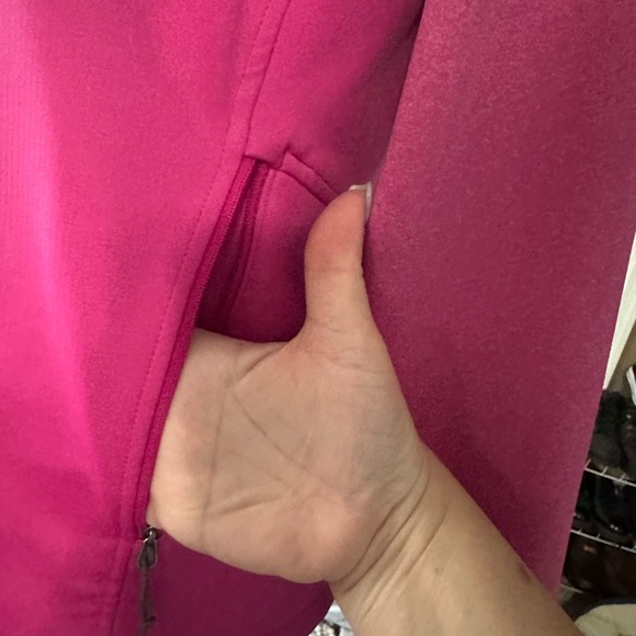 The North Face pink Windwall zip up jacket in Medium. Pockets. - Picture 5 of 15